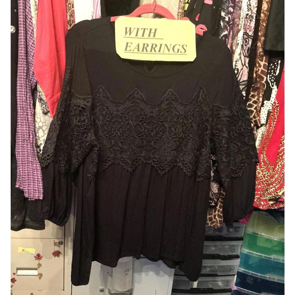 XL Racy Lace Top & Cat Earrings